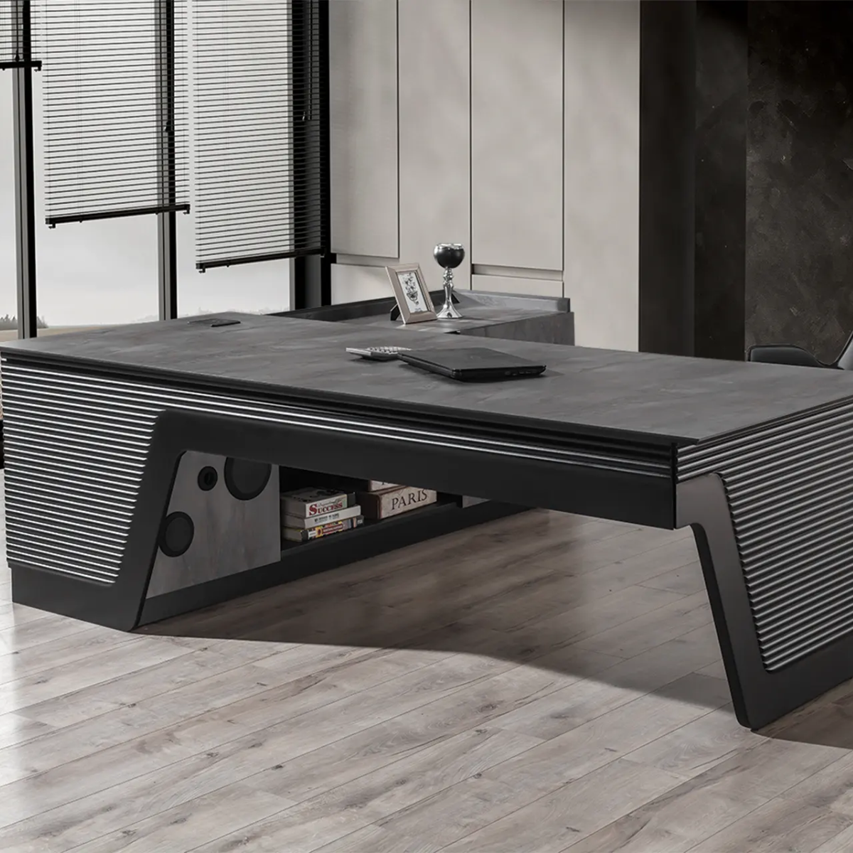 Executive Desk, Alfa Iron