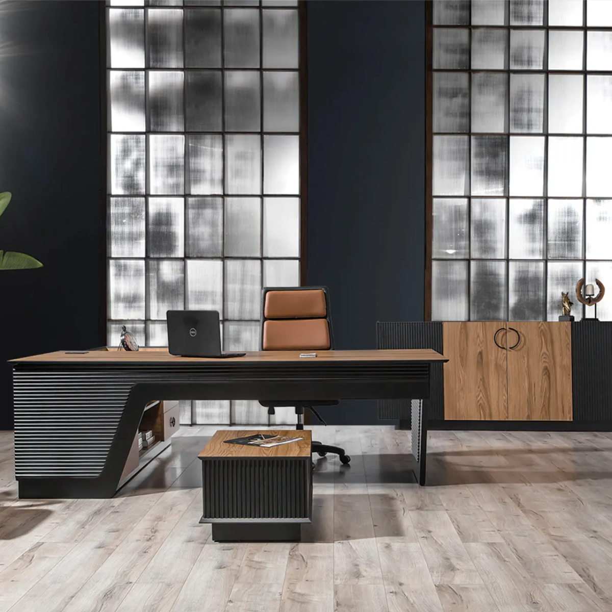 Executive Desk, Alfa Ud