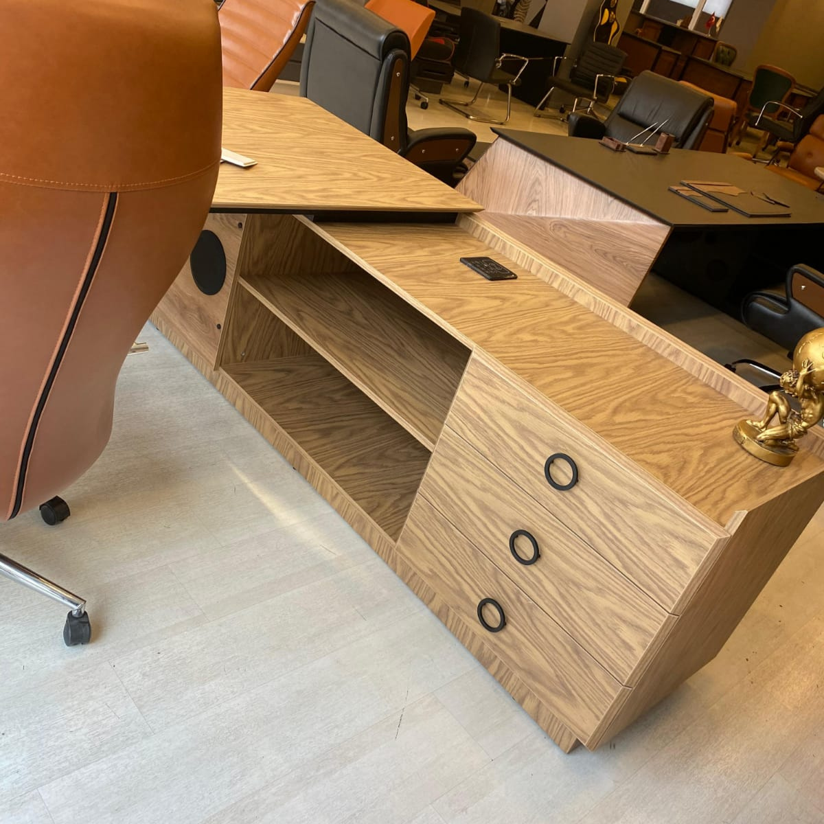 Executive Desk, Alfa Ekru