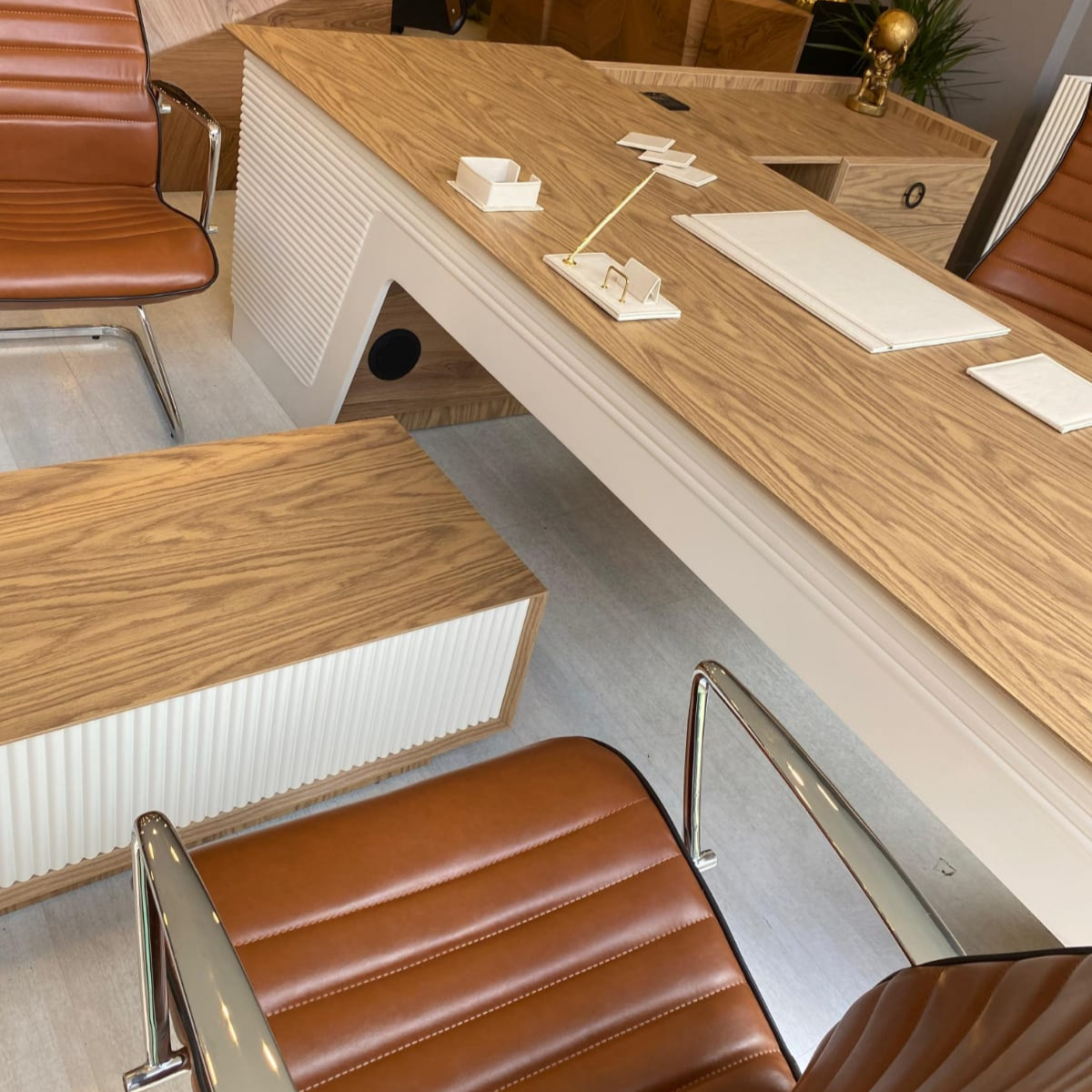 Executive Desk, Alfa Ekru